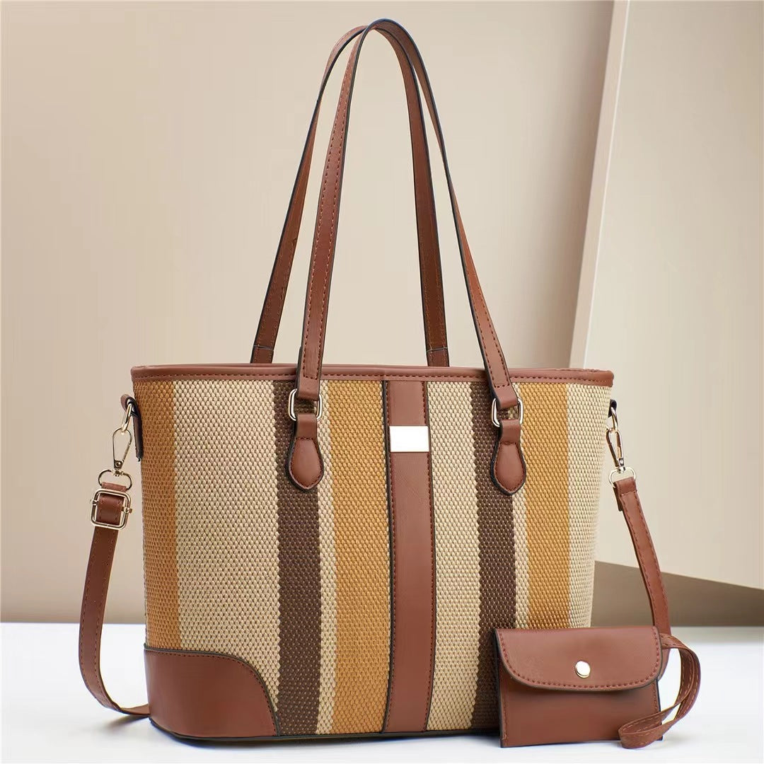 Damentasche mit strukturiertem Außenmaterial und abnehmbarer Mini-Clutch