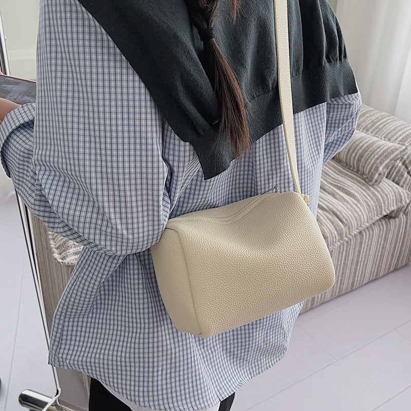 Damen Schultertasche im modernen Design mit strukturierter Oberfläche