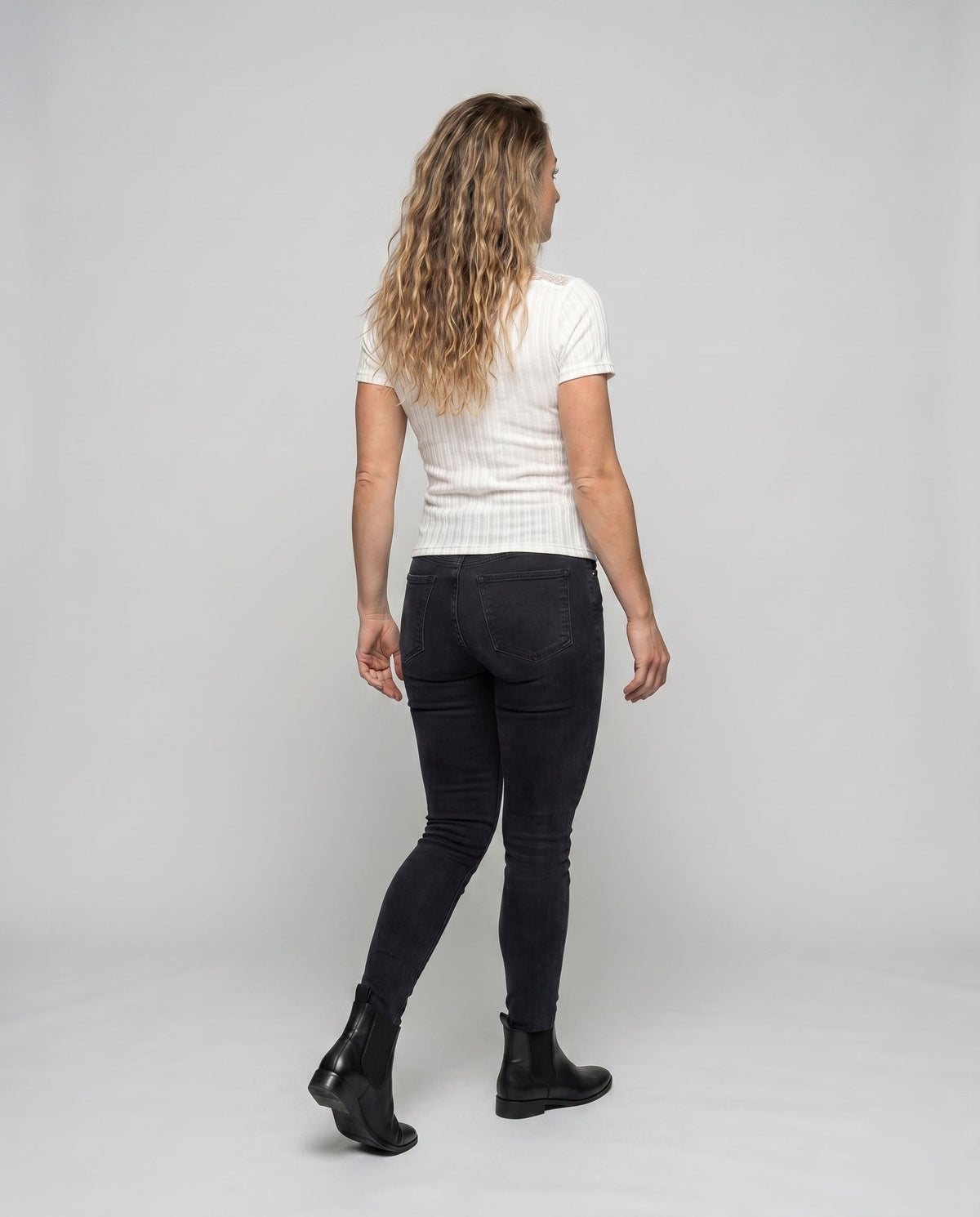 Product 15636512768330 - back_view