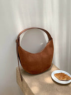 Halbmond-Tasche aus Wildleder